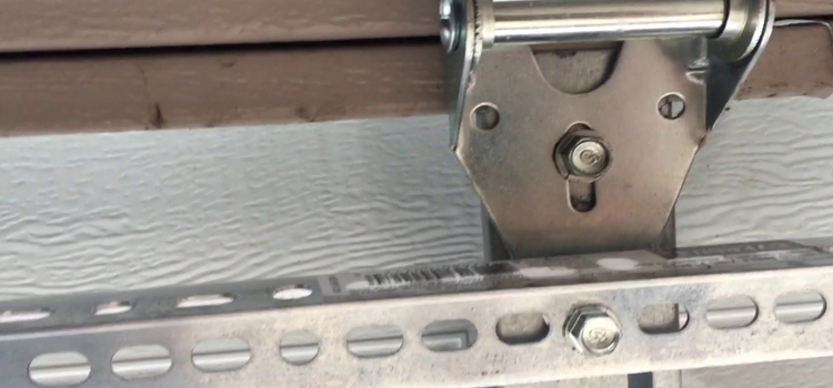 commercial garage door hinges repair in Wendake Beach