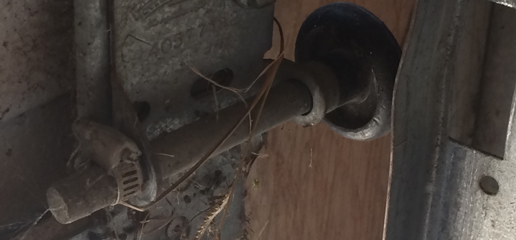 garage-door-roller-off-track-repair in Wendake Beach