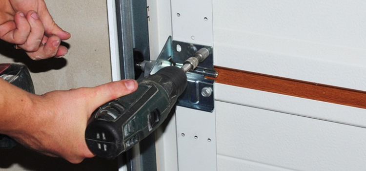 residential garage door service in Wendake Beach